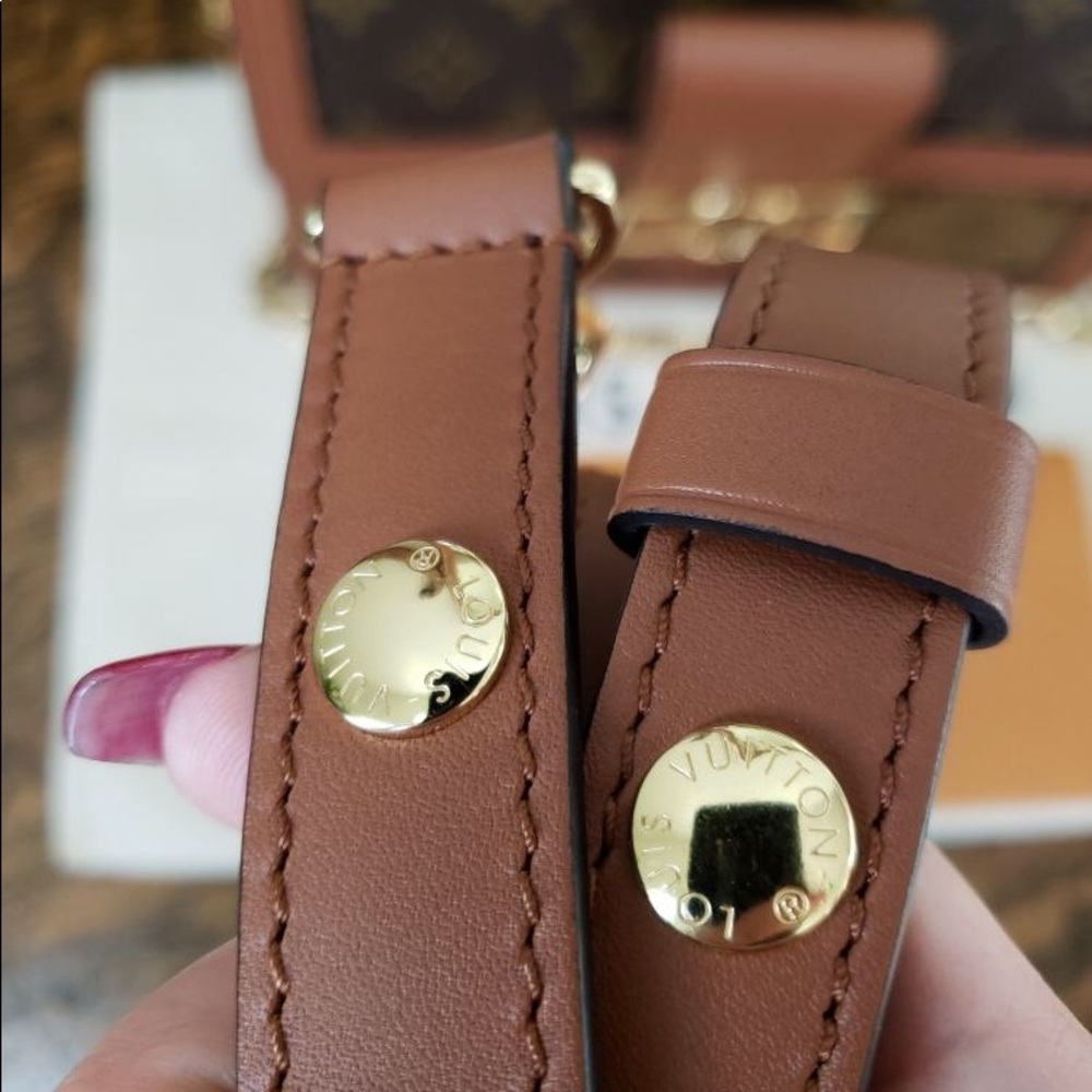 Louis Vuitton Dauphine Runway Cruise 19 - Picture 7 of 8